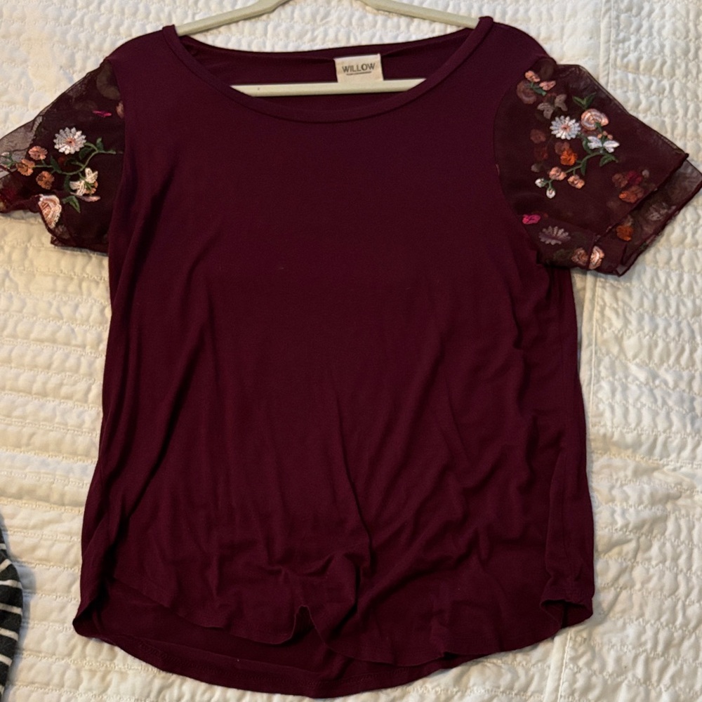 Willow Maroon Floral Accent Short Sleeve Top